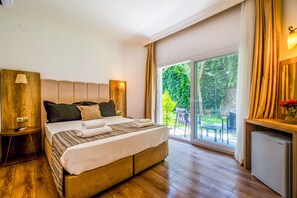 Minibar, blackout curtains, free WiFi, bed sheets - Costa Bodrum City (Bodrum)
