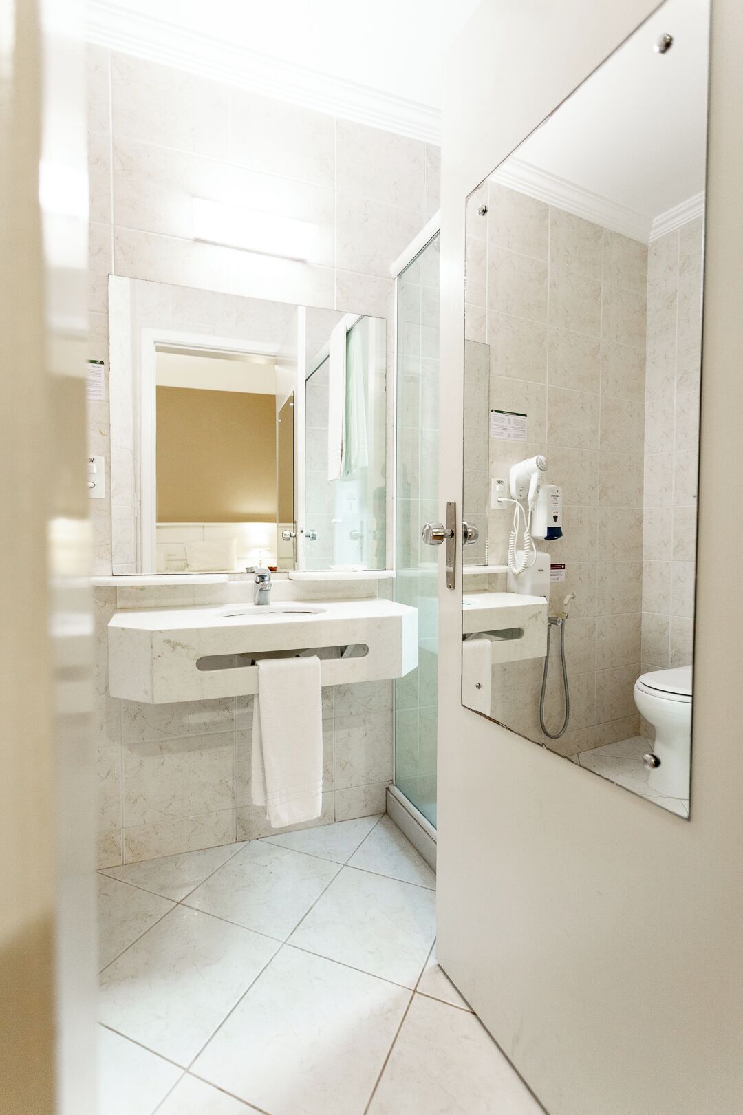 executive twin room | bathroom | free toiletries, hair dryer, towels, soap