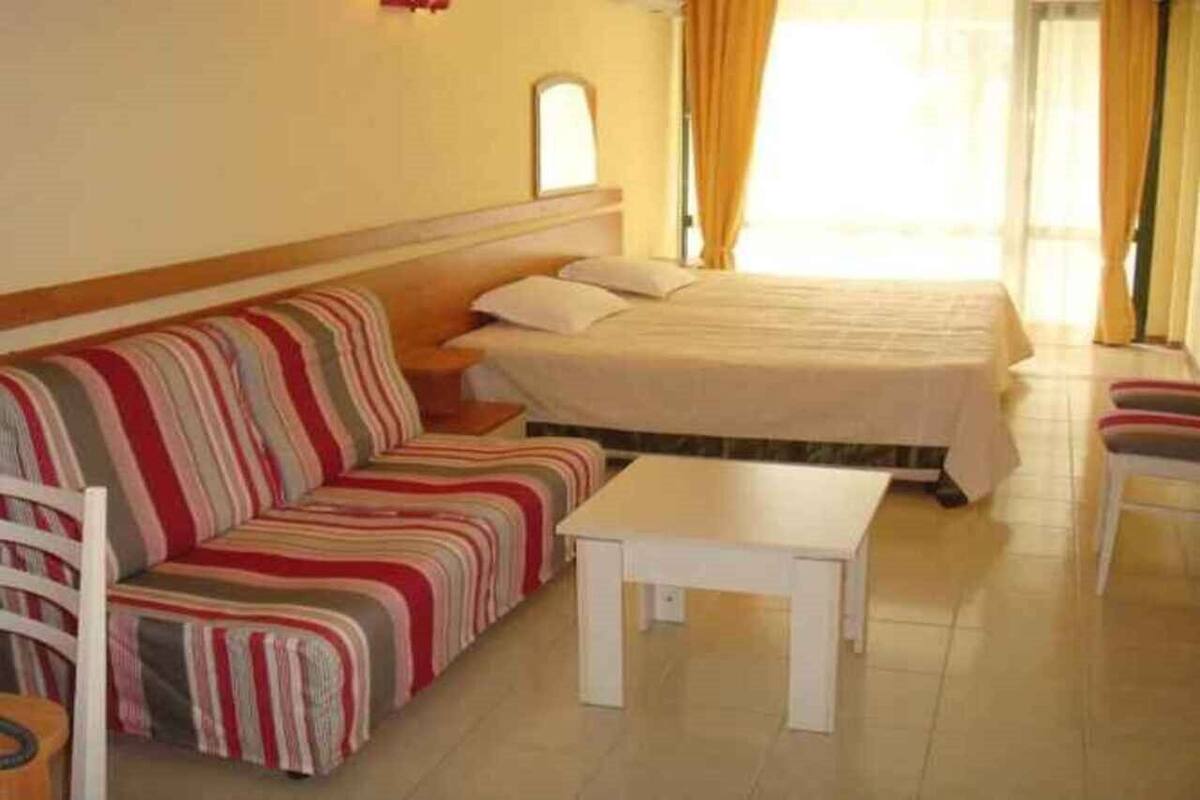 Standard Triple Room, Sea View | In-room safe, iron/ironing board (on request), rollaway beds, WiFi