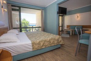 In-room safe, iron/ironing board, rollaway beds, WiFi - Amphibia Beach Complex (Sunny Beach)