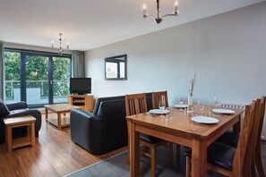 Appartement, 2 chambres | Repas dans la chambre