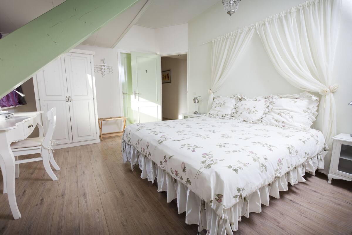 Doppelzimmer (The Rose)