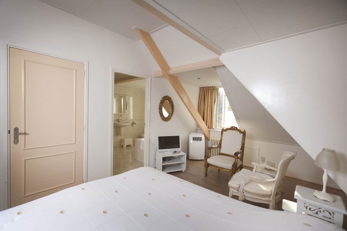 double room (the queensroom) | view from room