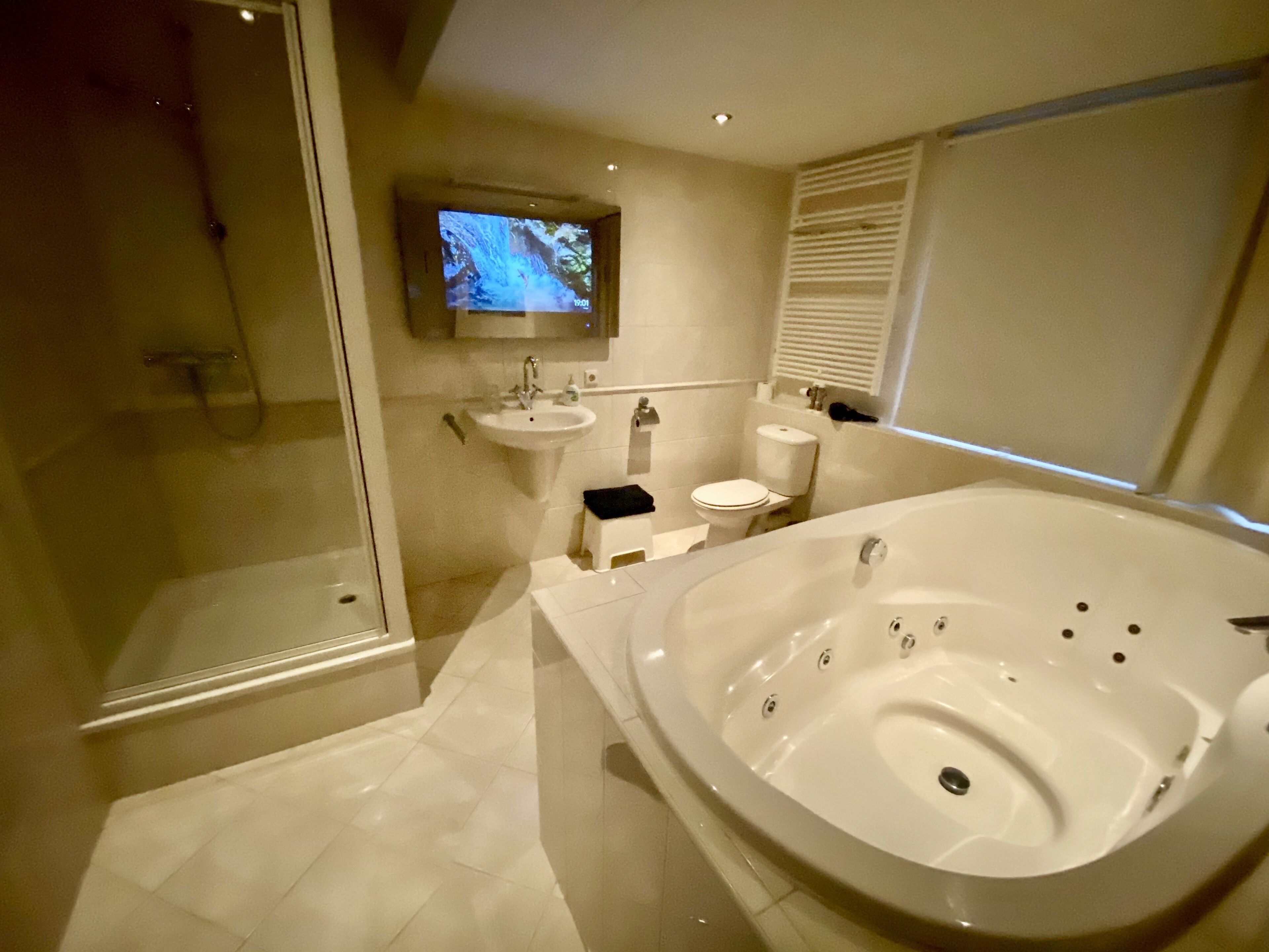 double room (purple) | private spa tub