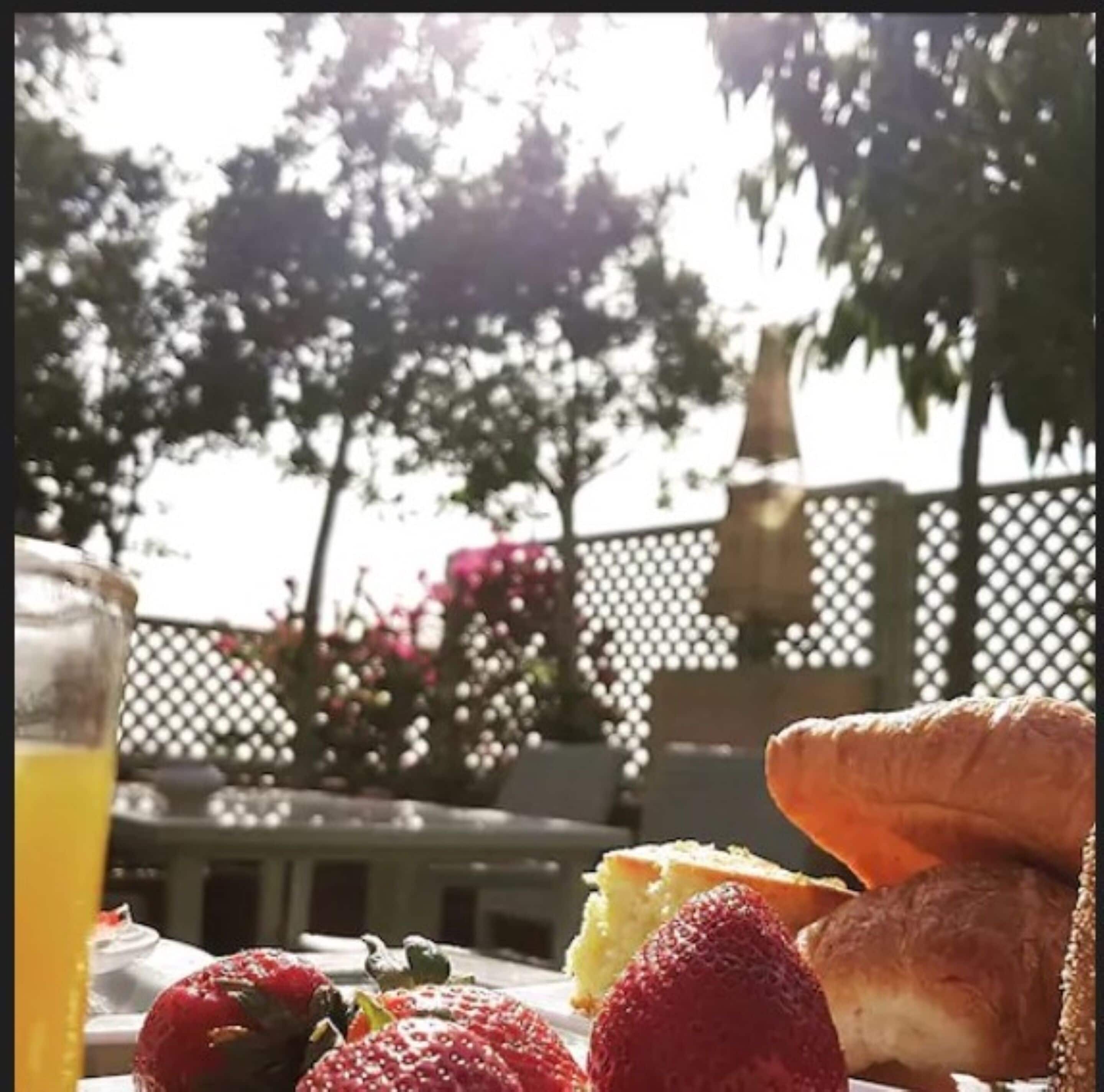 Free on-the-go breakfast 