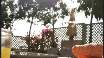 Free on-the-go breakfast