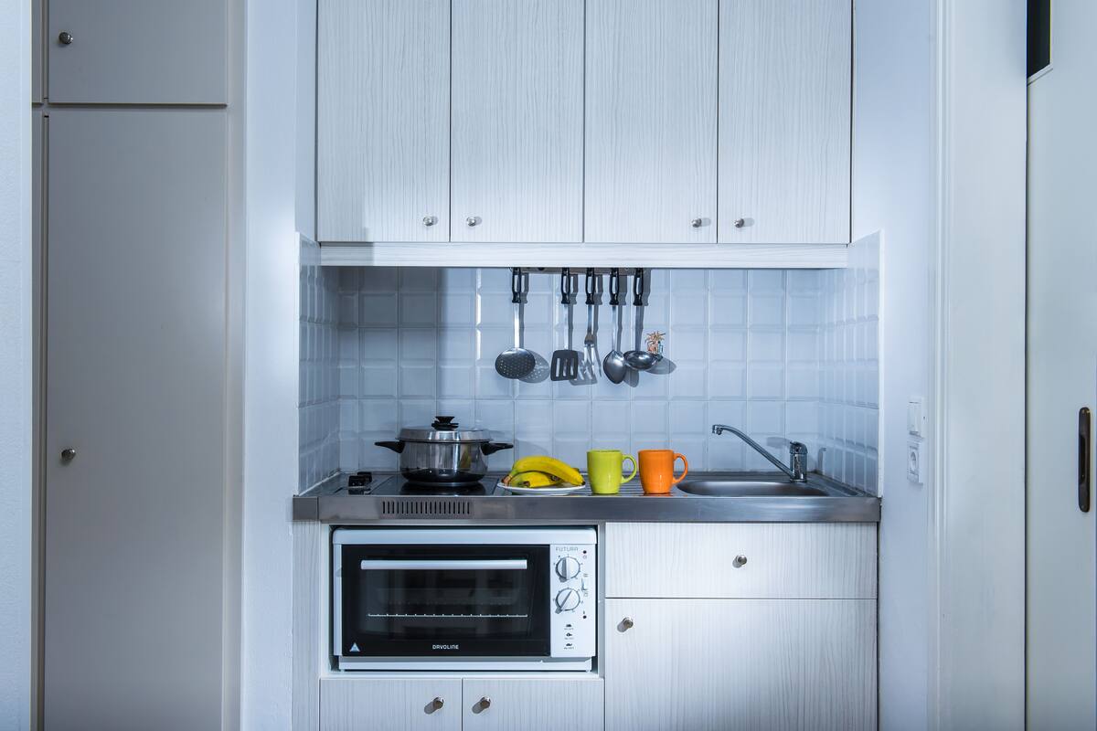 fridge, coffee/tea maker, electric kettle, cookware/dishes/utensils