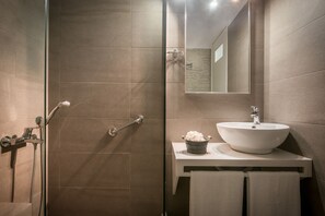 Shower, hair dryer, towels, shampoo - Villa Sonia (Hersonissos)