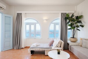 Superior Suite, Ocean View (Caldera view) | Premium bedding, minibar, in-room safe, soundproofing