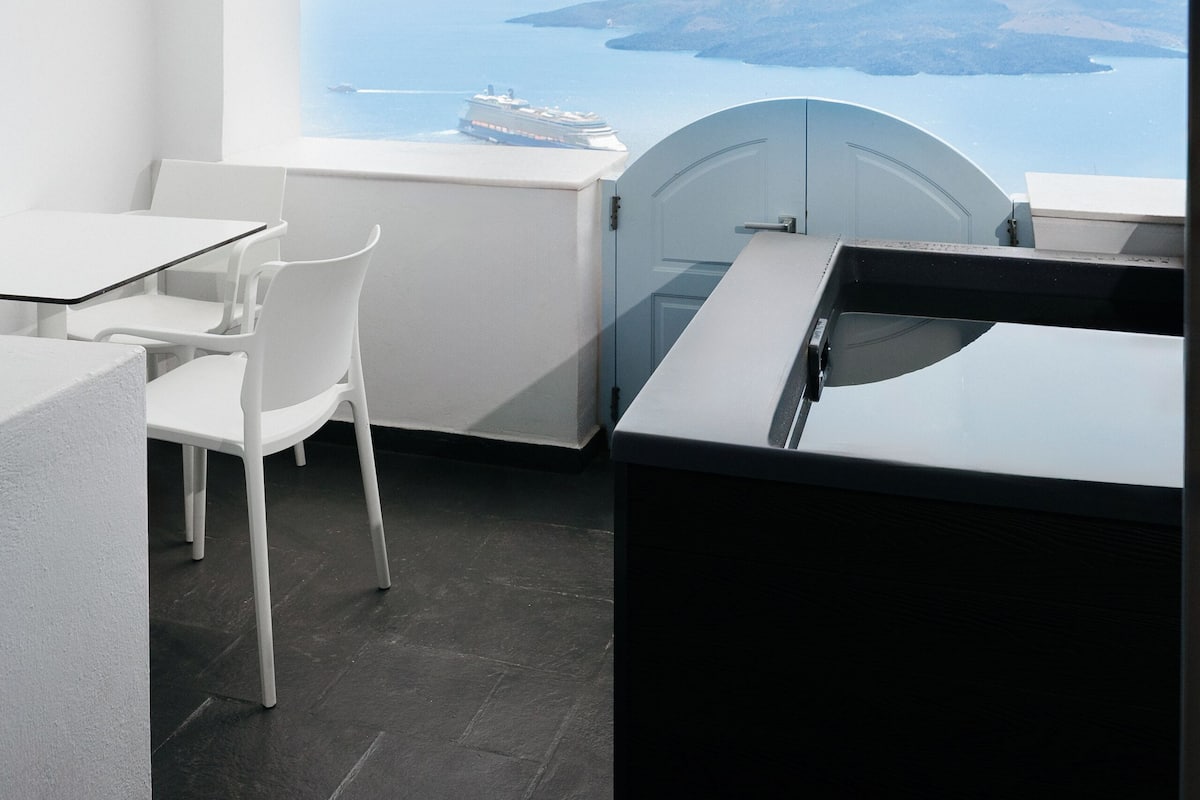 Grand Suite (Caldera View) | Balcony view