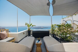 Deluxe Studio Suite, 1 Double Bed | Terrace/patio