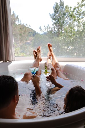 Bañera de hidromasaje privada