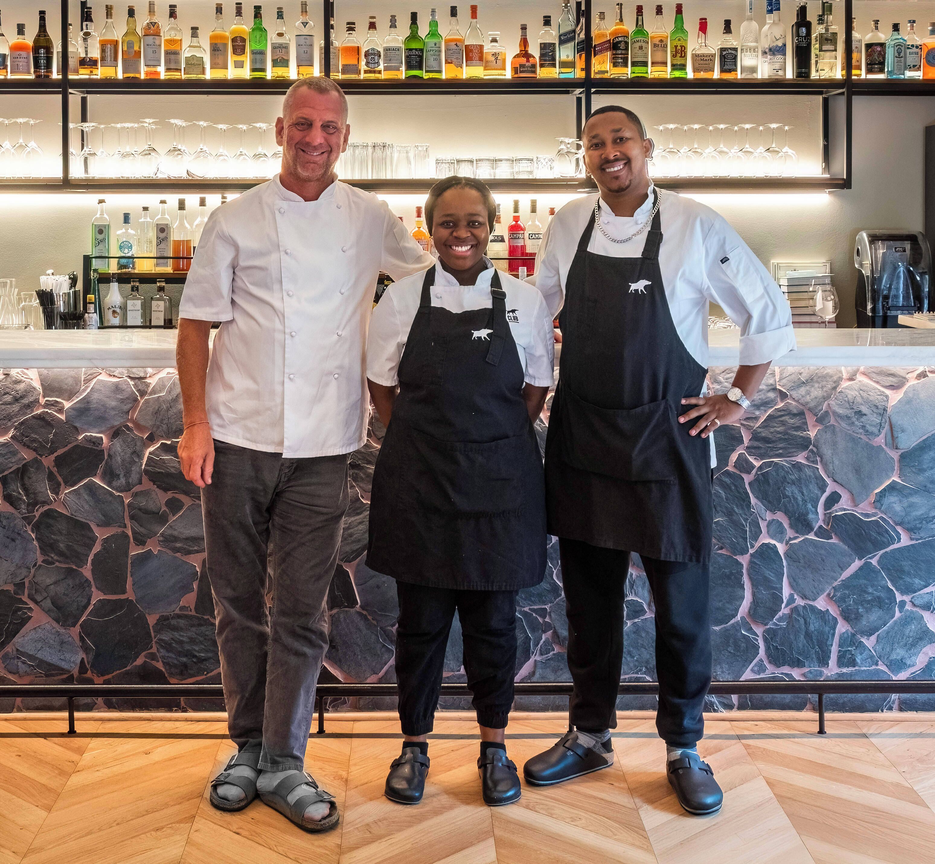 2 restaurants, breakfast, lunch, dinner served; international cuisine