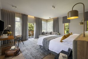 Egyptian cotton sheets, premium bedding, minibar, in-room safe - The Peech Hotel (Johannesburg)