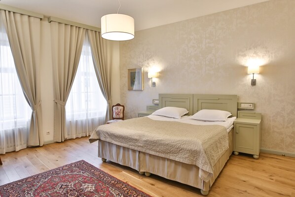 Hypo-allergenic bedding, minibar, in-room safe, individually decorated