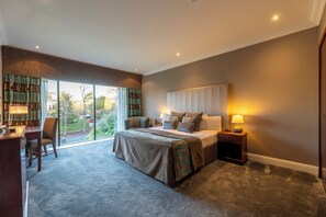 Premium bedding, desk, soundproofing, iron/ironing board - Sherbrooke Castle Hotel (Glasgow)