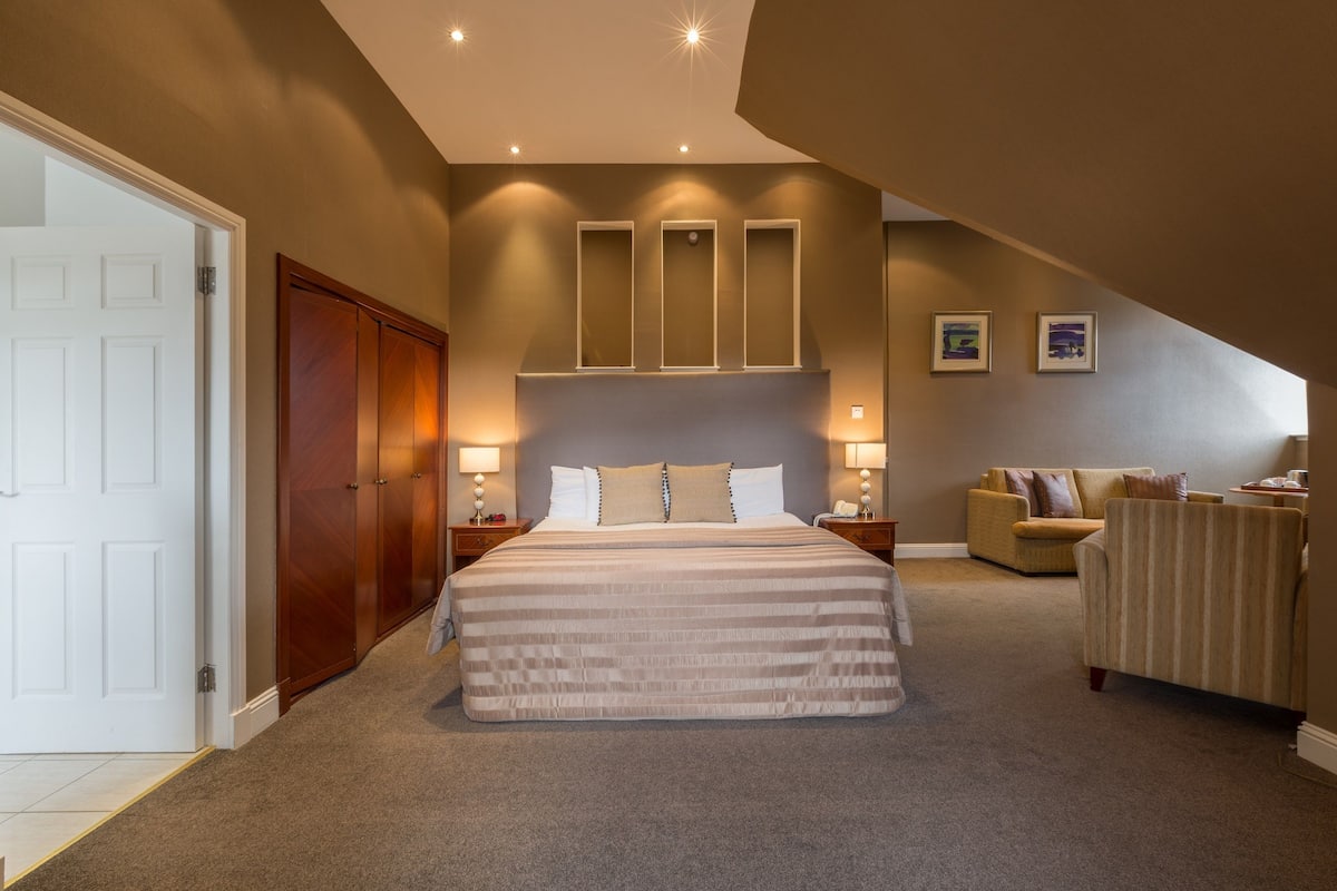 junior suite | premium bedding, desk, soundproofing, iron/ironing board