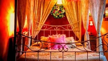 Suite Lune de Miel | Coin séjour | Télévision