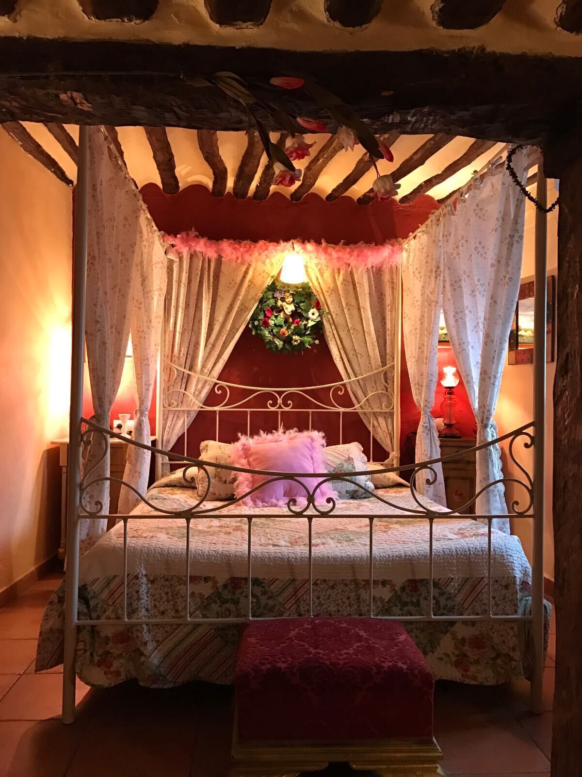 Honeymoon suite | Donsdekens, individueel gedecoreerd, individueel gemeubileerd