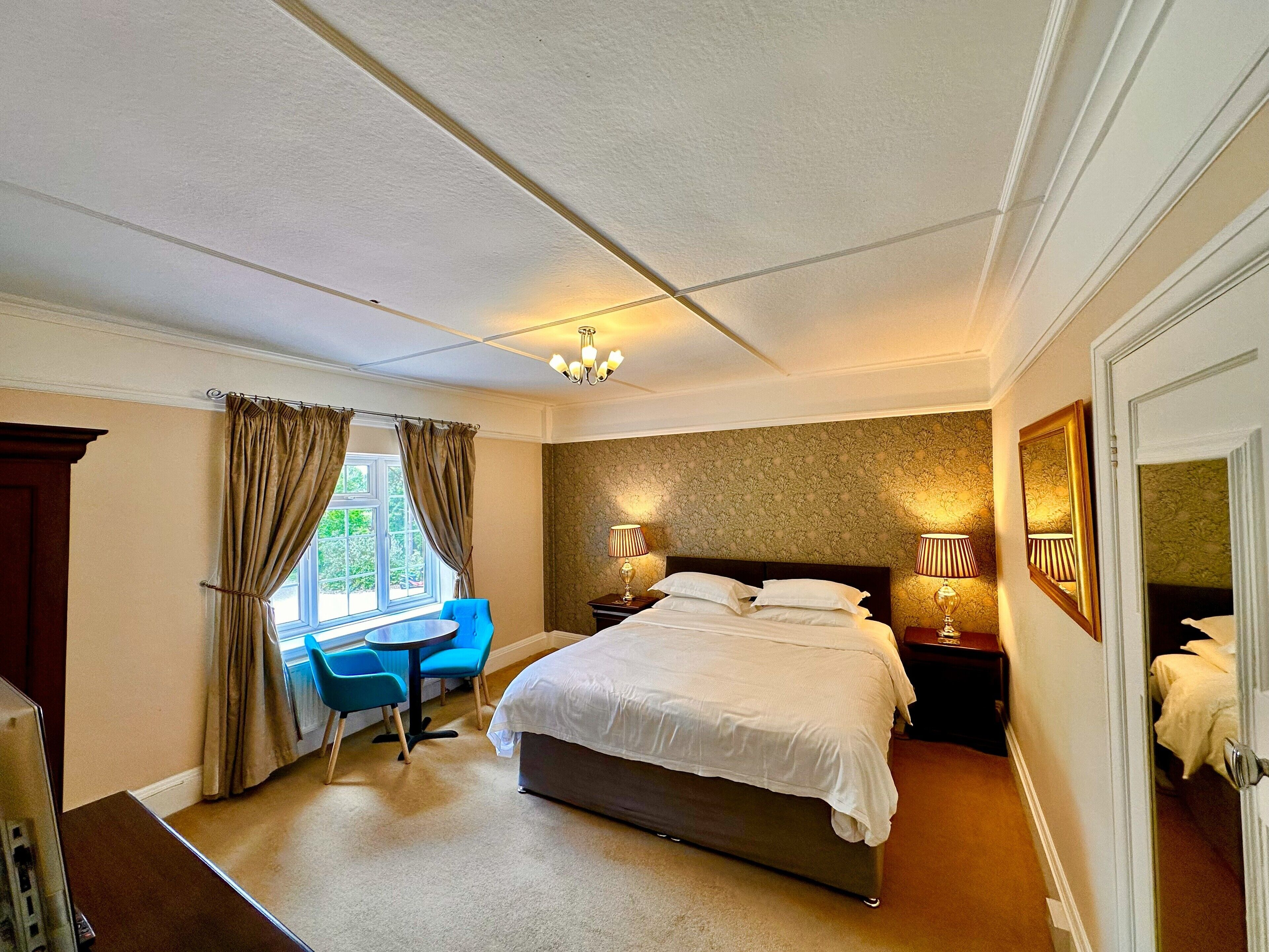 Quarto casal ou duplo luxo | Roupas de cama premium, escrivaninha, ferros/tábuas de passar roupa