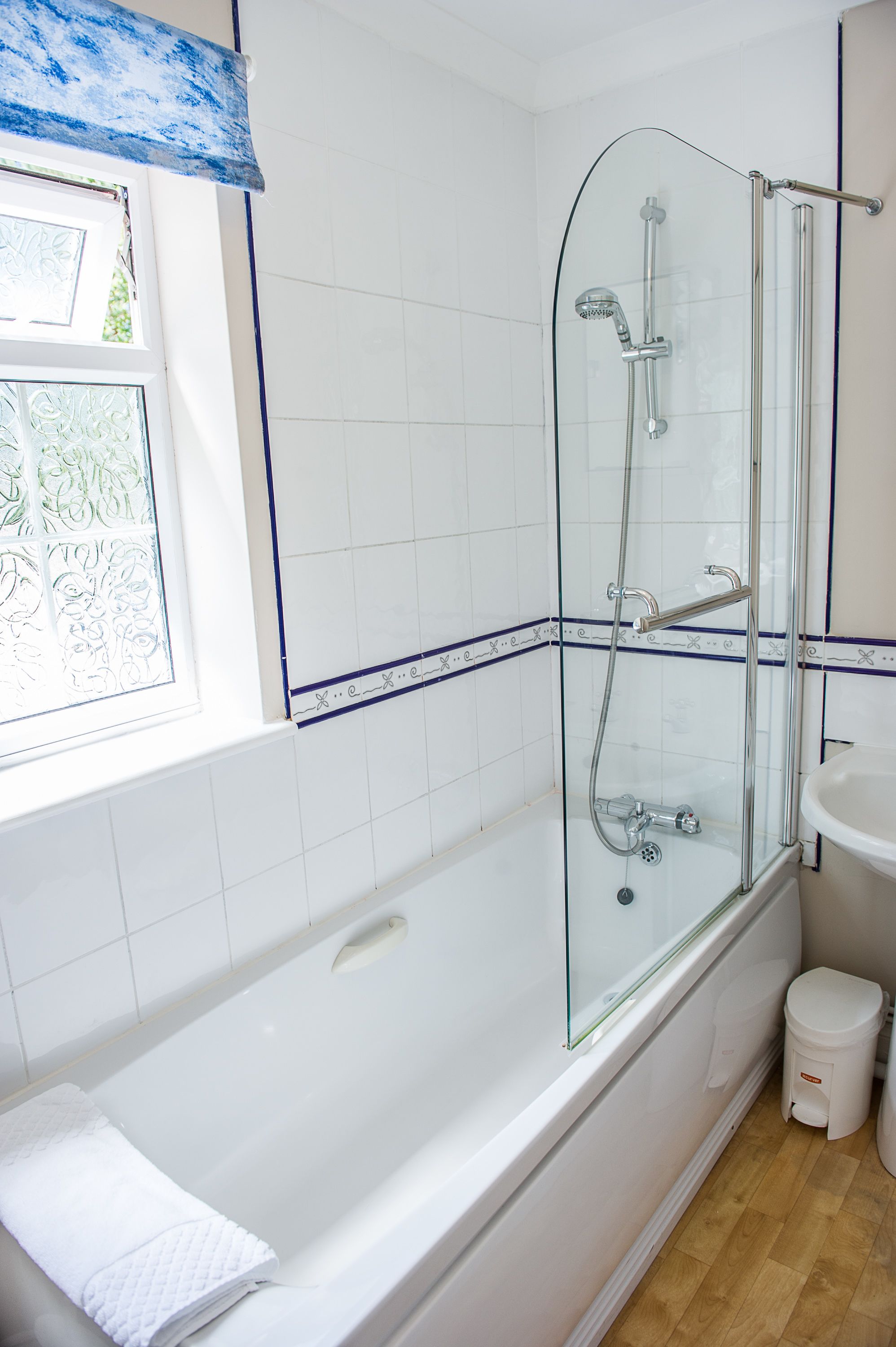 suite, 2 bedrooms | bathroom | shower, free toiletries, hair dryer, towels