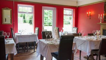 Daily full breakfast (GBP 15.00 per person)