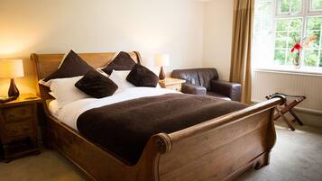 Luxury Room, 1 King Bed | Premium bedding, desk, iron/ironing board, free WiFi