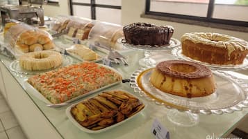 含每日吃到飽早餐