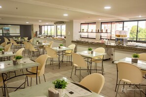 Free daily buffet breakfast - Rede Andrade Casa Blanca Hotel (Fortaleza)