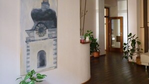 منصة إجراءات تسجيل الوصول/المغادرة
