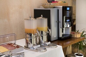 Free daily buffet breakfast