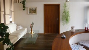 منصة إجراءات تسجيل الوصول/المغادرة
