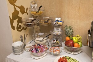 Free daily buffet breakfast