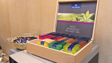 A display of tea bags in a wooden box with a label reading "SIR HENRY".