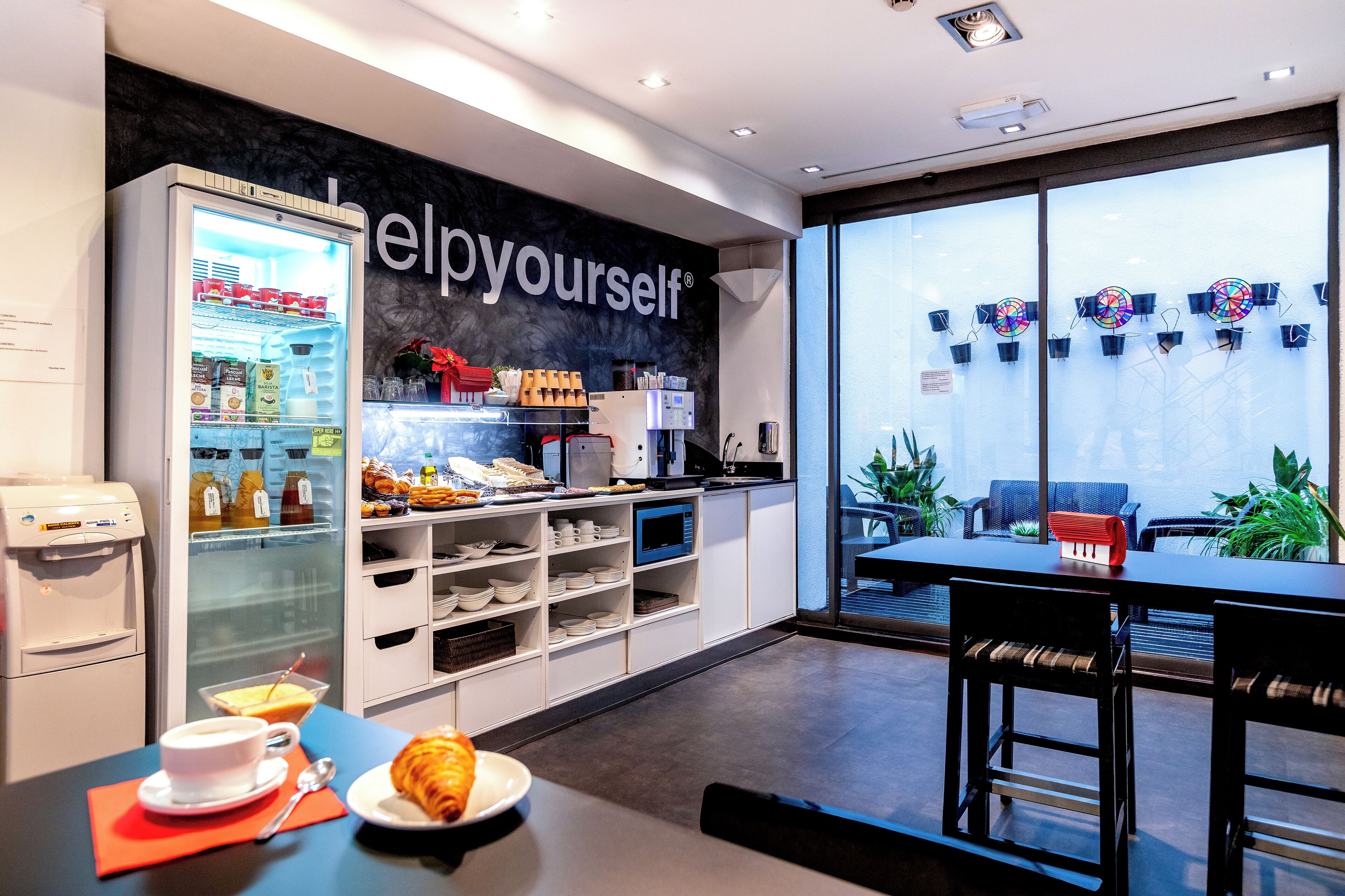 Daily continental breakfast (EUR 8 per person)