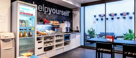 Daily continental breakfast (EUR 8 per person)