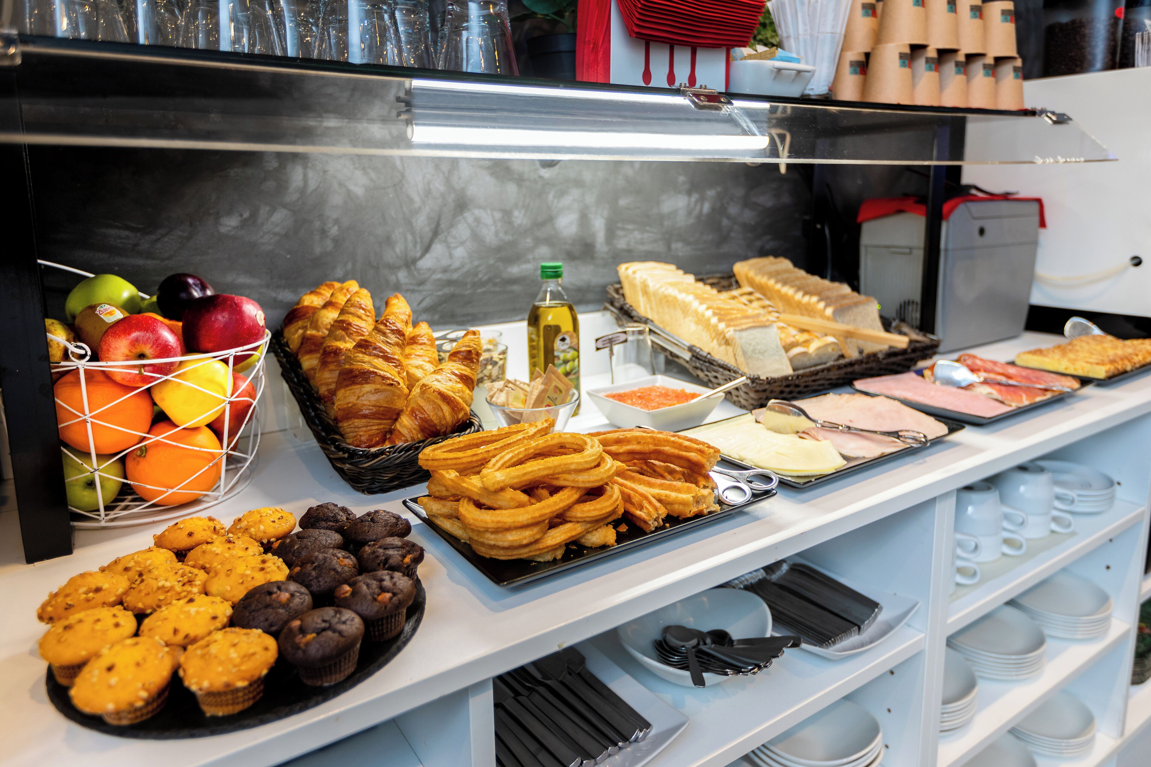 Daily continental breakfast (EUR 8 per person)