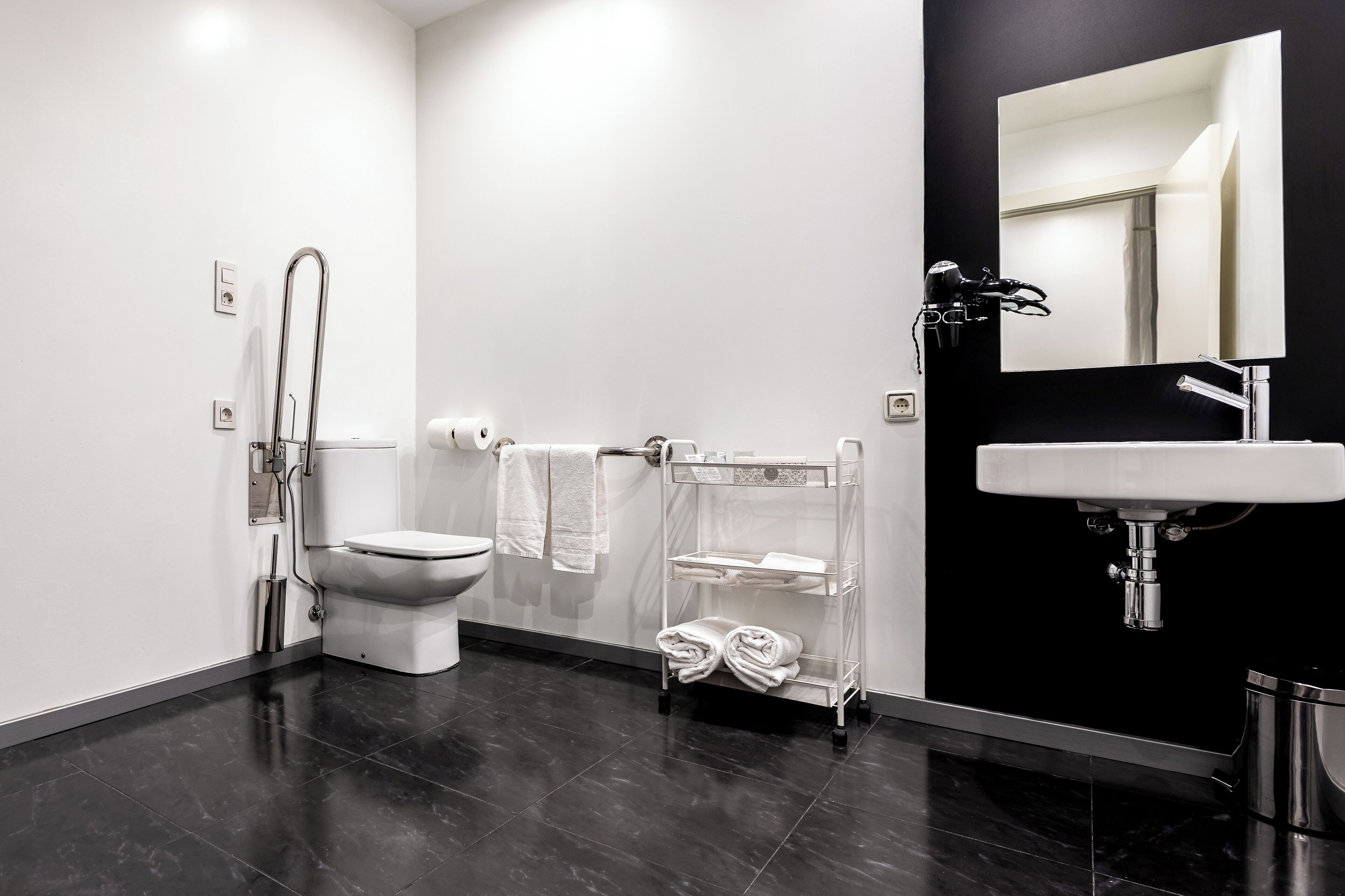 Economy Double Room, Ground Floor | Bathroom | Shower, rainfall showerhead, free toiletries, hair dryer