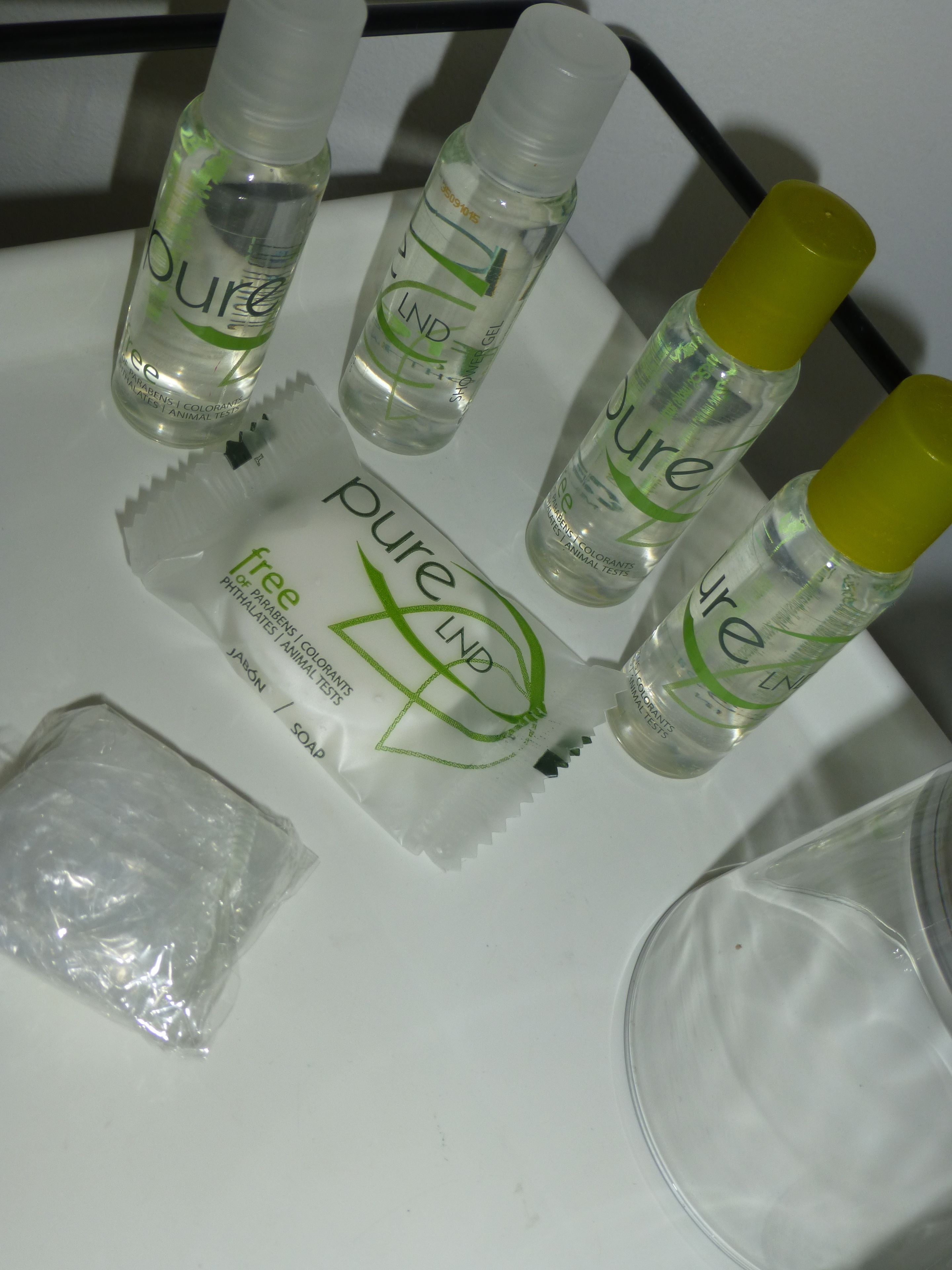 shower, rainfall showerhead, free toiletries, hair dryer