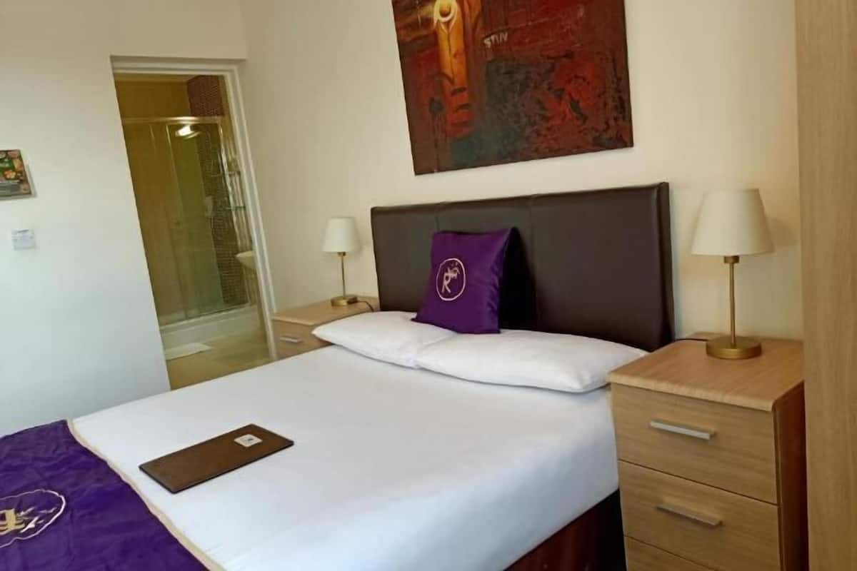 In-room safe, desk, laptop workspace, soundproofing