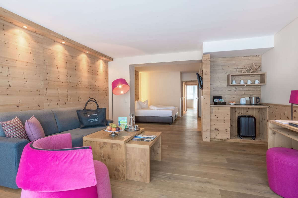 Suite – deluxe (Sonnberg) | Allergitestet sengetøy, safe på rommet, skrivebord og blendingsgardiner