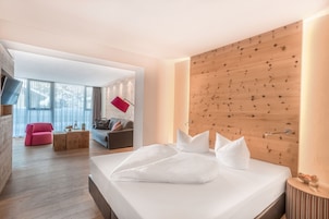 Suíte luxo (Sonnberg) | Roupas de cama antialérgicas, cofres nos quartos, escrivaninha