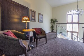 Lobby sitting area - Coach House Hotel (Oranmore)