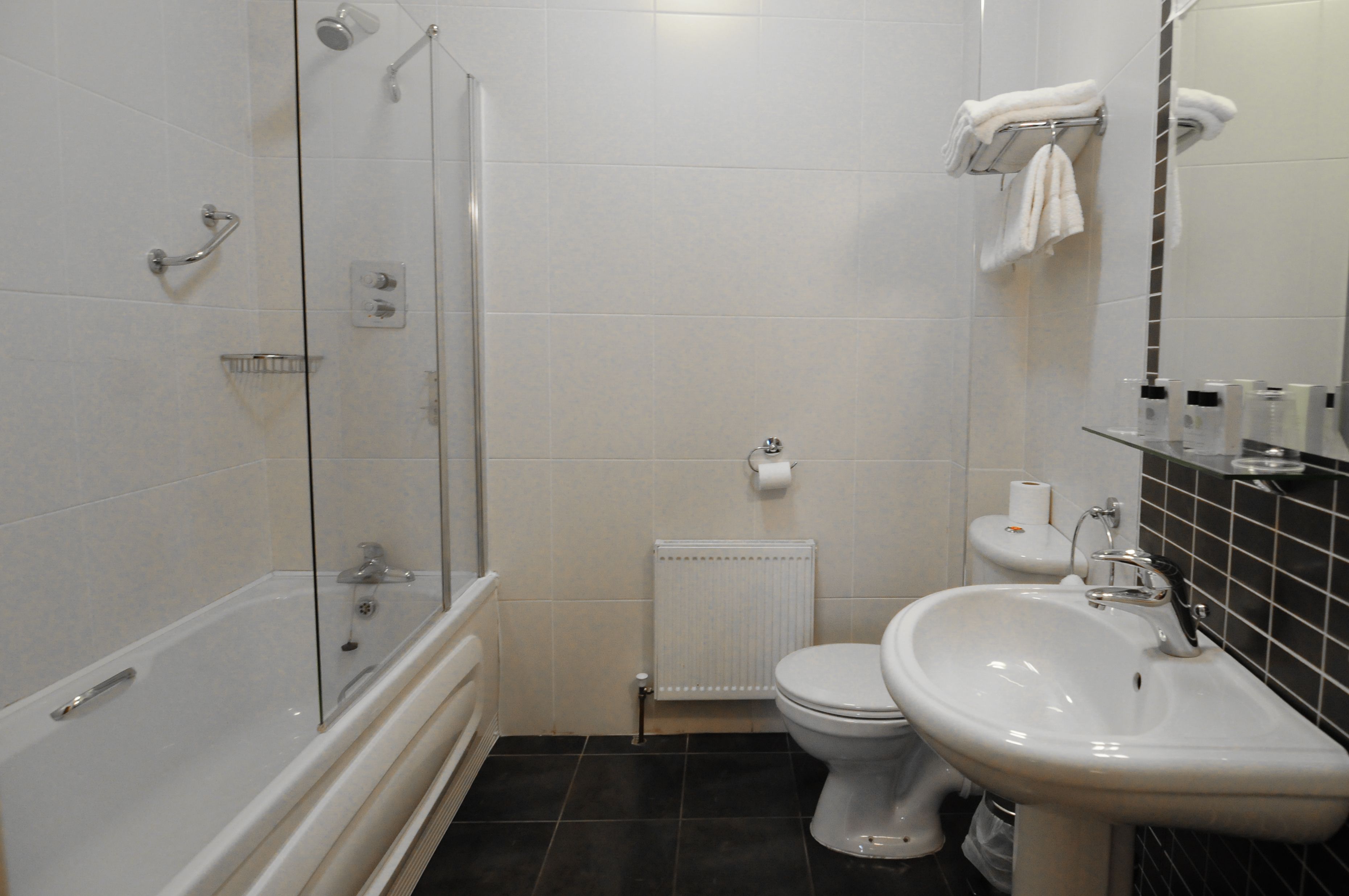 combined shower/bathtub, deep-soaking bathtub, free toiletries