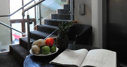 Coach House Hotel