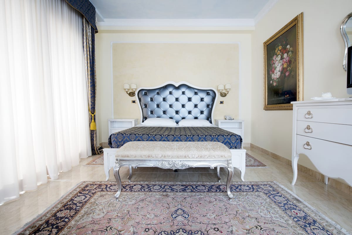 suite | 1 bedroom, minibar, in-room safe, desk