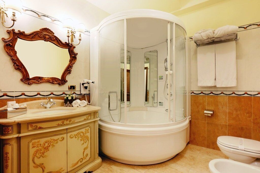 suite | 1 bedroom, minibar, in-room safe, desk