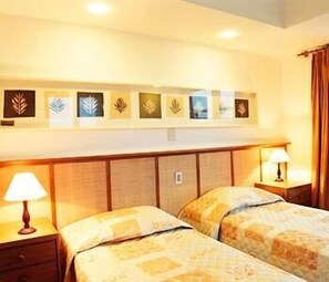 Minibar, Bügeleisen/Bügelbrett, kostenlose Babybetten, Zustellbetten