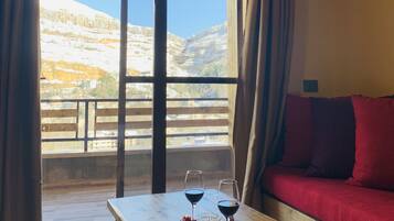 Signature-studiosviitti | Oleskelualue | LED-televisio, takka, lämmitetyt lattiat