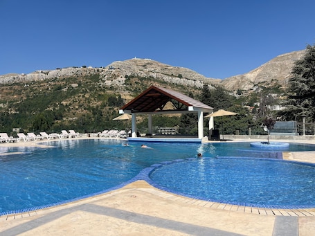 KĂŒltĂ©ri medence